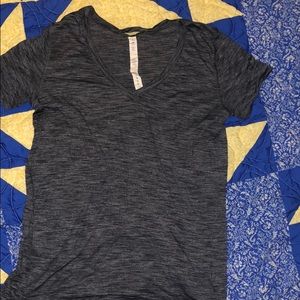 Lululemon Size 6 Tee